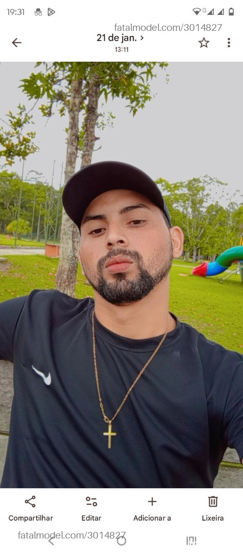 Acompanhante homem com cabelo castanho de olhos pretos em Joinville Acompanhante homem com cabelo castanho de olhos pretos em Joinville - Andre