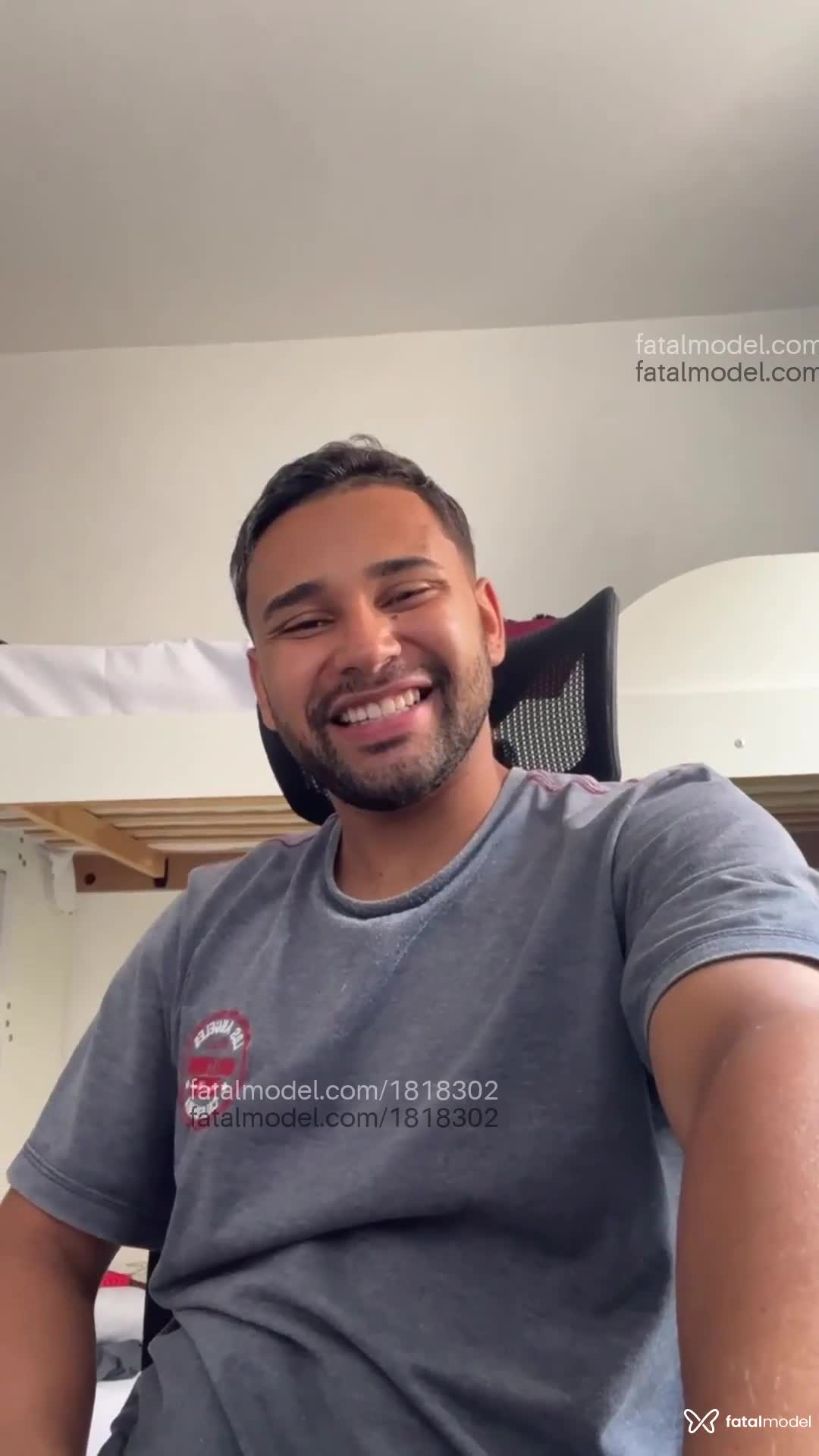 Acompanhante homem morena (o) de olhos castanhos - Mickael