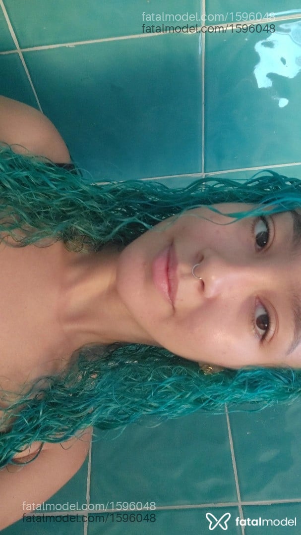 Acompanhante mulher com cabelo colorido de olhos castanhos em Fortaleza - Luana