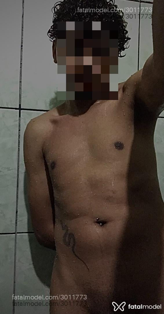 Acompanhante homem com cabelo castanho de olhos castanhos em Piraquara Acompanhante homem com cabelo castanho de olhos castanhos em Piraquara - Juninho