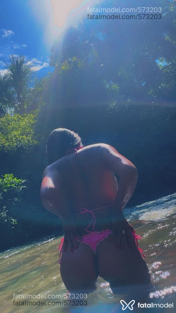 Acompanhante mulher morena (o) de olhos pretos - Lolo santos