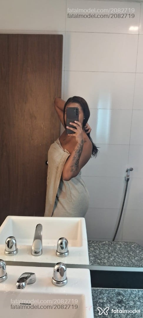 Acompanhante mulher com cabelo castanho de olhos verdes em Rio de Janeiro - Kathelin Silva