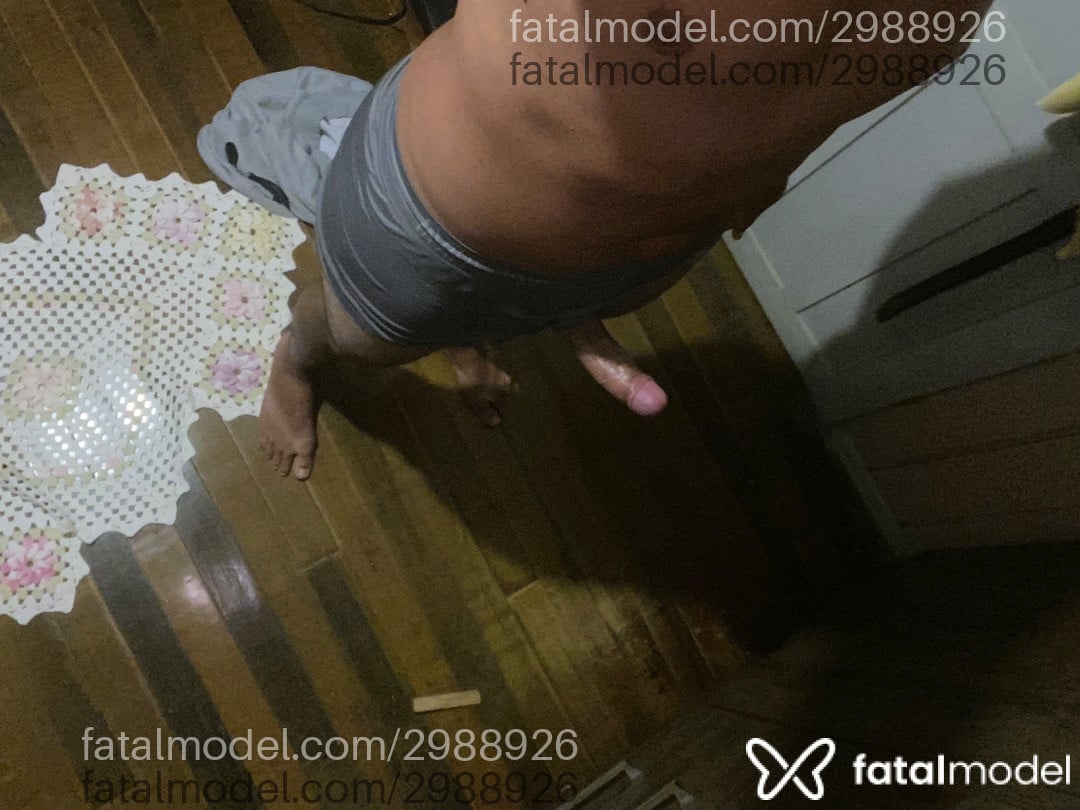 Acompanhante homem com cabelo castanho de olhos castanhos em Balneário Camboriú - Vinicius