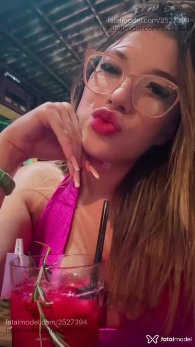 Acompanhante mulher loira (o) de olhos castanhos - Isabelle Prado Acompanhante mulher loira (o) de olhos castanhos - Isabelle Prado