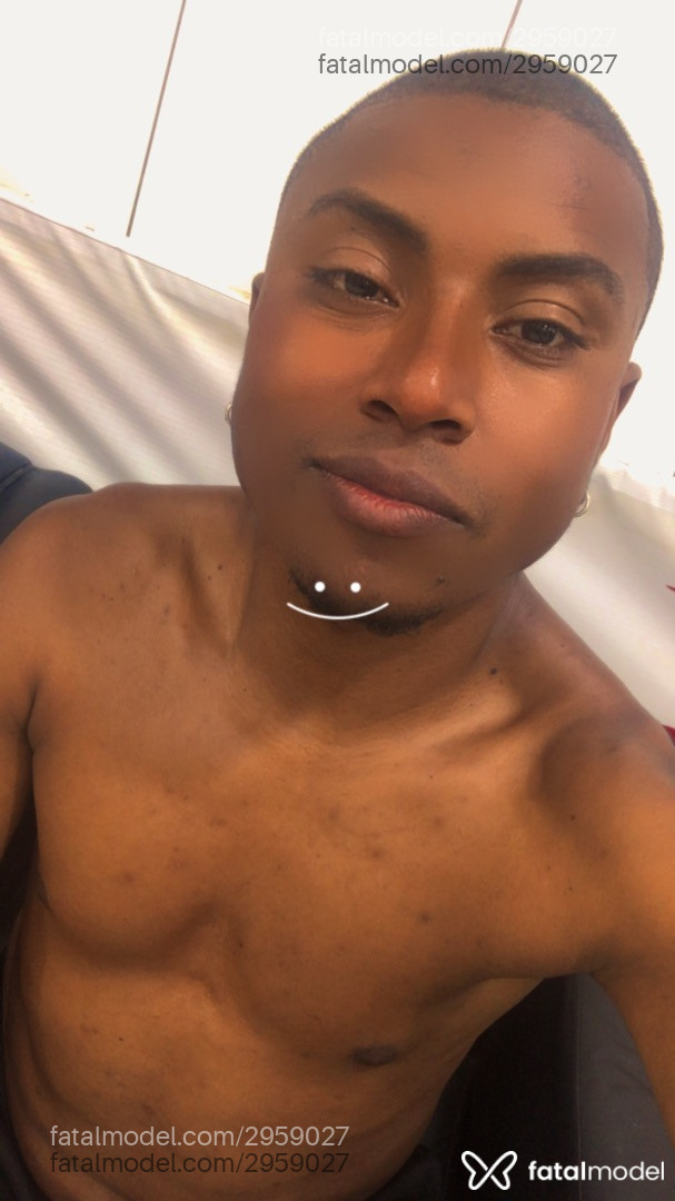 Acompanhante homem morena (o) de olhos pretos em Itapema - Pretinho