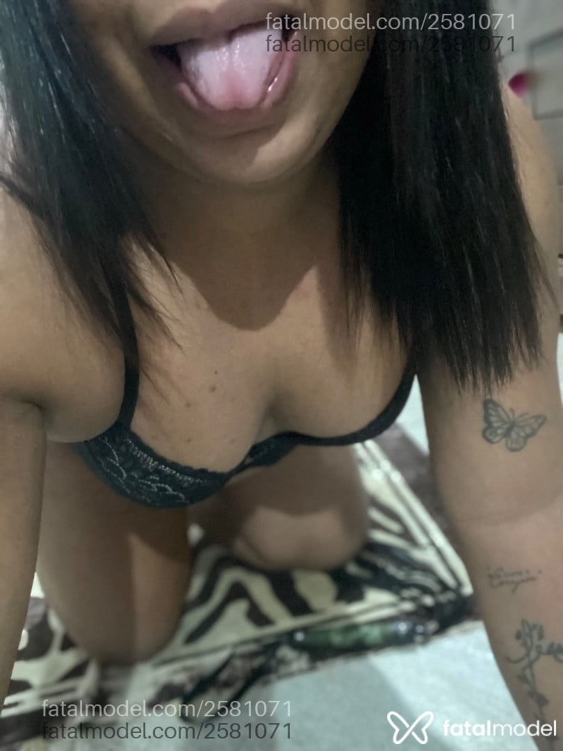 Acompanhante mulher trans com cabelo castanho de olhos castanhos em Águas de Lindóia - Mimiputinha