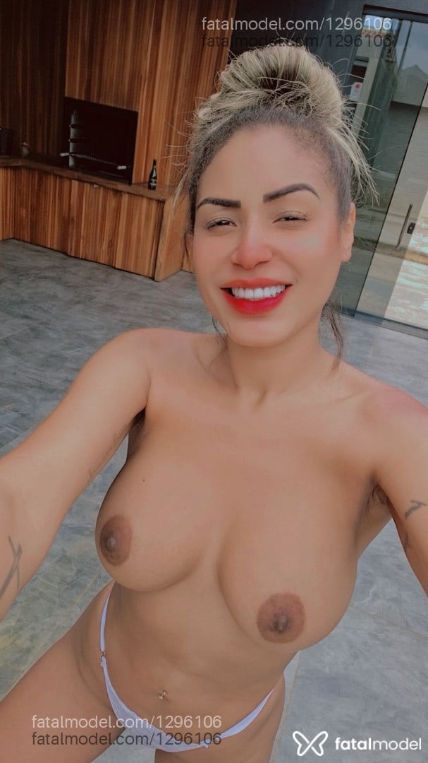 Acompanhante mulher loira (o) de olhos castanhos - CAROL Acompanhante mulher loira (o) de olhos castanhos - CAROL