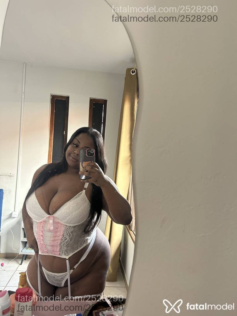 Acompanhante mulher morena (o) de olhos castanhos em Joinville - Mariana