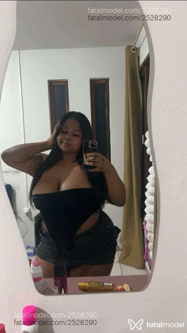 Acompanhante mulher morena (o) de olhos castanhos - Lari