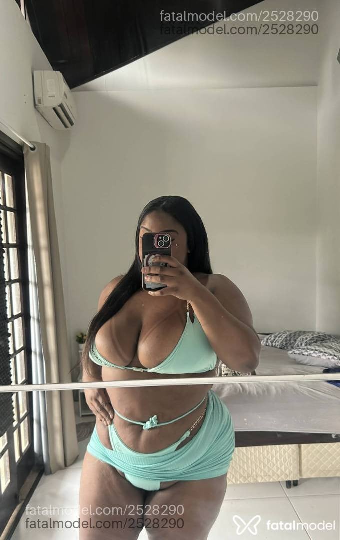 Acompanhante mulher morena (o) de olhos castanhos - Lari