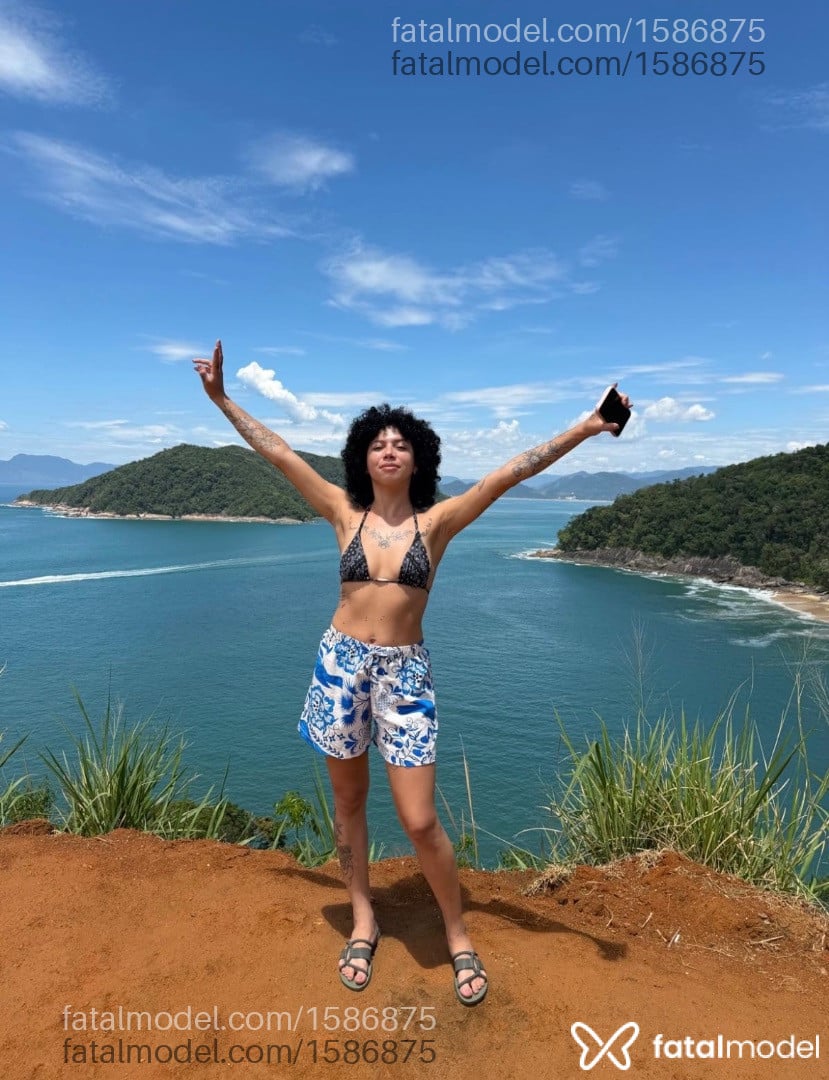 Acompanhante mulher morena (o) de olhos verdes - Emanuelle Vick