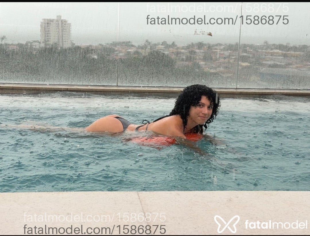 Acompanhante mulher morena (o) de olhos verdes - Emanuelle Vick