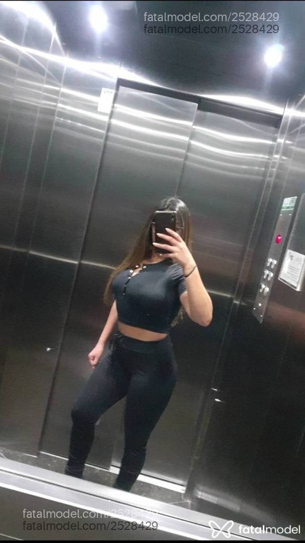 Acompanhante mulher com cabelo castanho de olhos mel em Santa Maria - Sofia Castelli