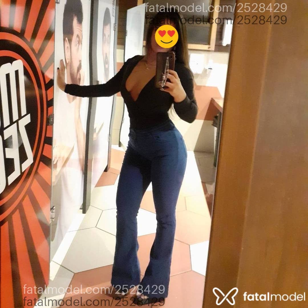 Acompanhante mulher com cabelo castanho de olhos mel - Sofia Castelli