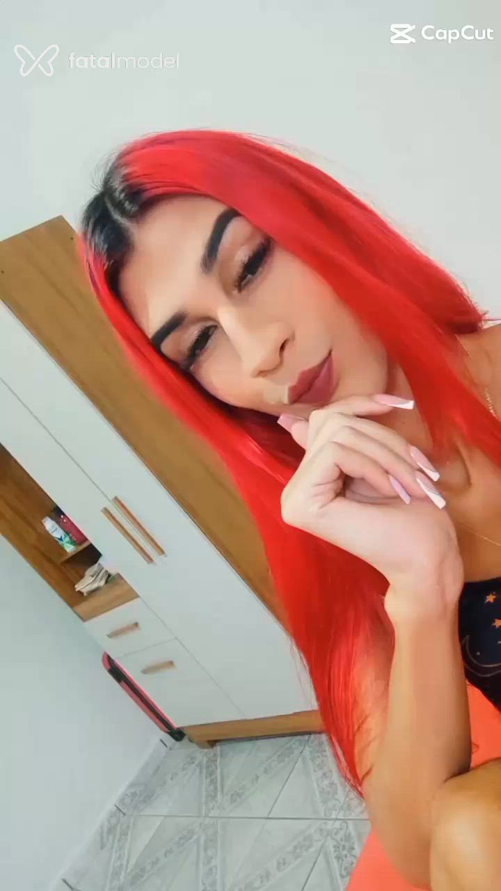 Acompanhante mulher trans ruiva (o) de olhos pretos - Rafaela
