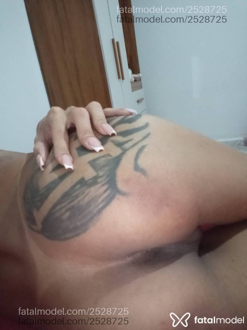 Acompanhante mulher trans ruiva (o) de olhos pretos - Rafaela