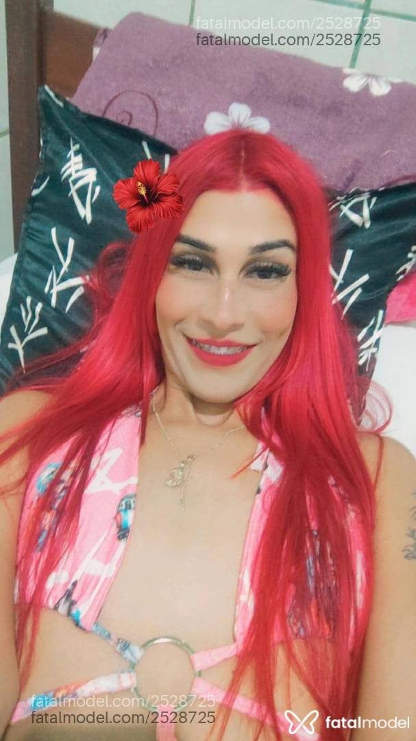 Acompanhante mulher trans ruiva (o) de olhos pretos - Rafaela
