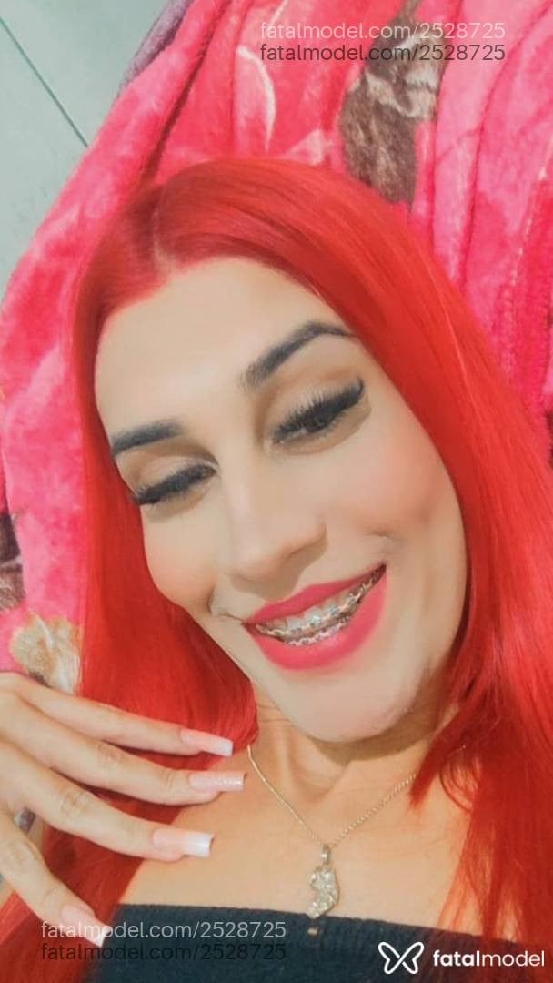 Acompanhante mulher trans ruiva (o) de olhos pretos - Rafaela