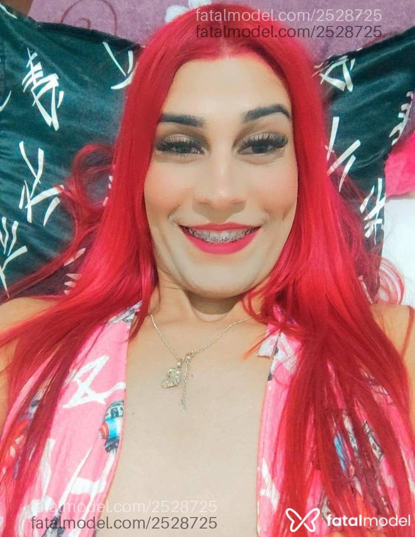 Acompanhante mulher trans ruiva (o) de olhos pretos - Rafaela