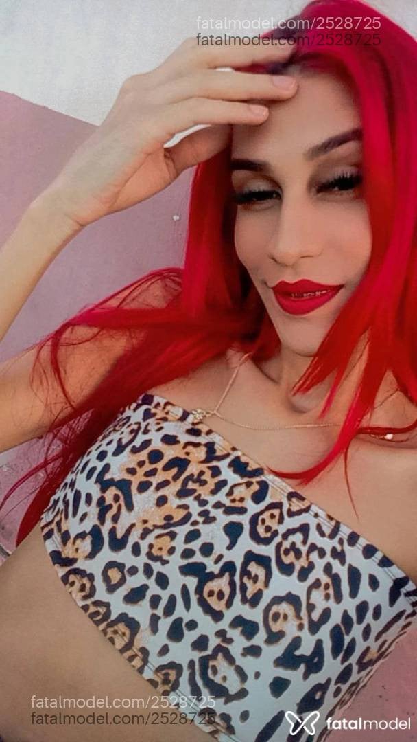 Acompanhante mulher trans ruiva (o) de olhos pretos - Rafaela