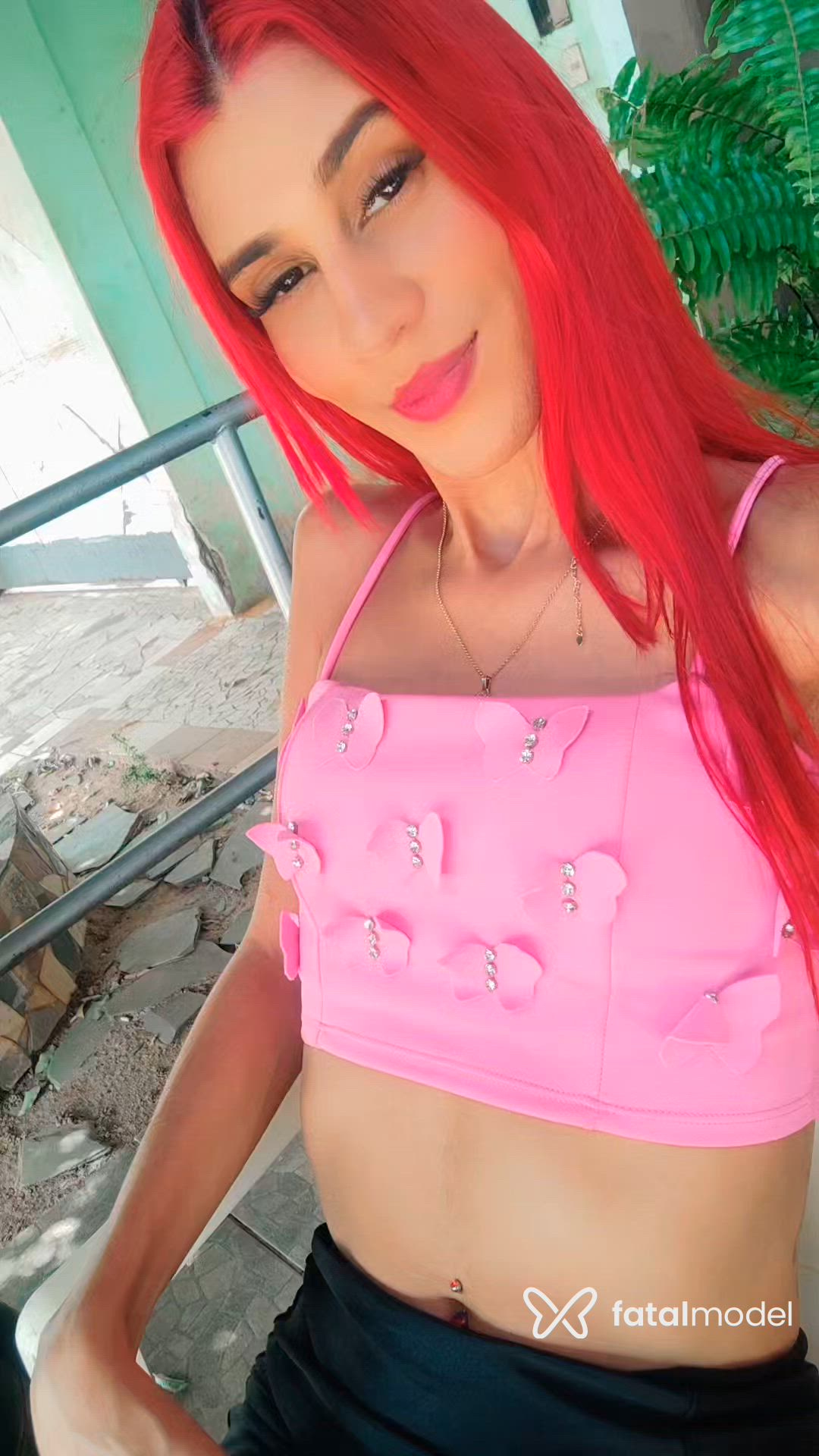 Acompanhante mulher trans ruiva (o) de olhos pretos - Rafaela