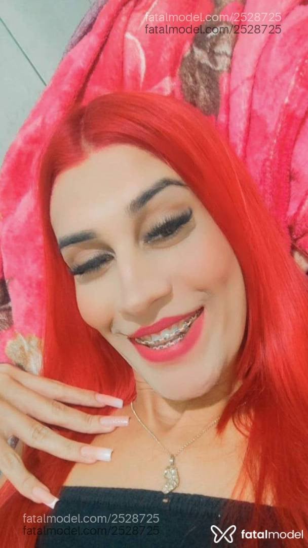 Acompanhante mulher trans ruiva (o) de olhos pretos - Rafaela