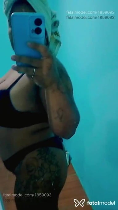 Acompanhante mulher com cabelo castanho de olhos castanhos em Porto Alegre Acompanhante mulher com cabelo castanho de olhos castanhos em Porto Alegre - Kelly