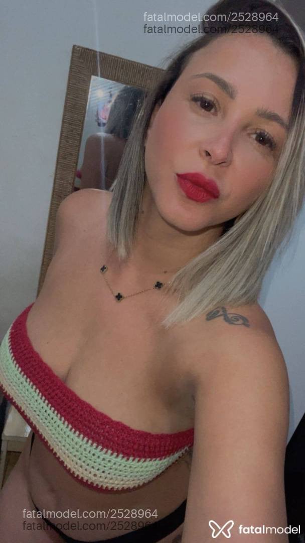 Acompanhante mulher loira (o) de olhos castanhos - Safira