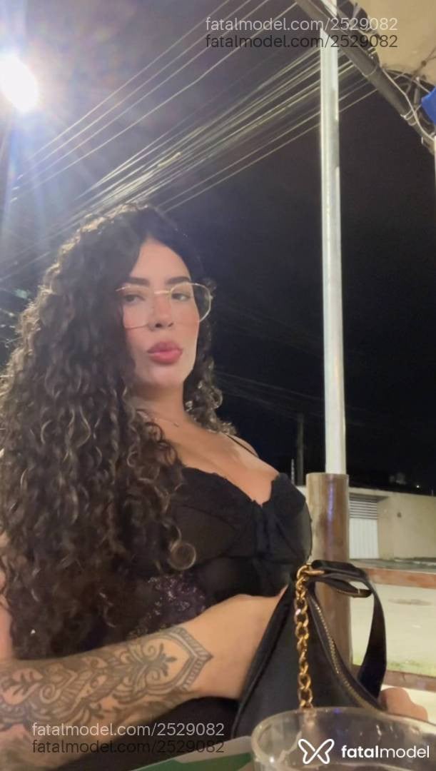 Acompanhante mulher com cabelo castanho de olhos castanhos em Maceió - ísis