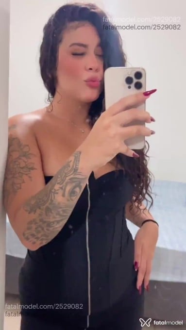 Acompanhante mulher com cabelo castanho de olhos castanhos em Maceió - ísis