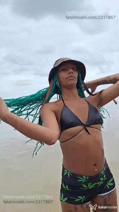 Acompanhante mulher com cabelo colorido de olhos castanhos em Campinas Acompanhante mulher com cabelo colorido de olhos castanhos em Campinas - Venenosa