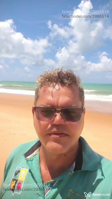 Acompanhante homem com cabelo grisalho de olhos castanhos - Gelprazer Acompanhante homem com cabelo grisalho de olhos castanhos - Gelprazer