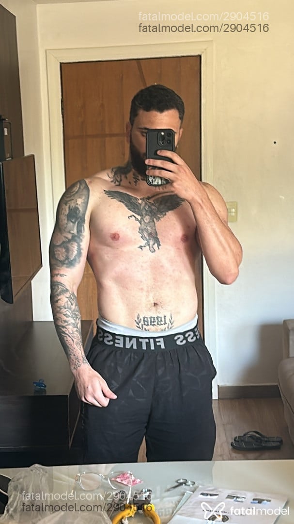 Acompanhante homem com cabelo castanho de olhos mel em São Paulo Acompanhante homem com cabelo castanho de olhos mel em São Paulo - Matheo Guerra