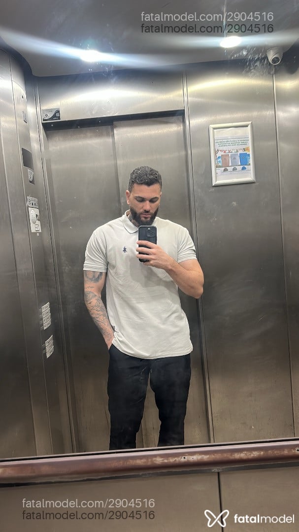 Acompanhante homem com cabelo castanho de olhos mel em São Paulo Acompanhante homem com cabelo castanho de olhos mel em São Paulo - Matheo Guerra