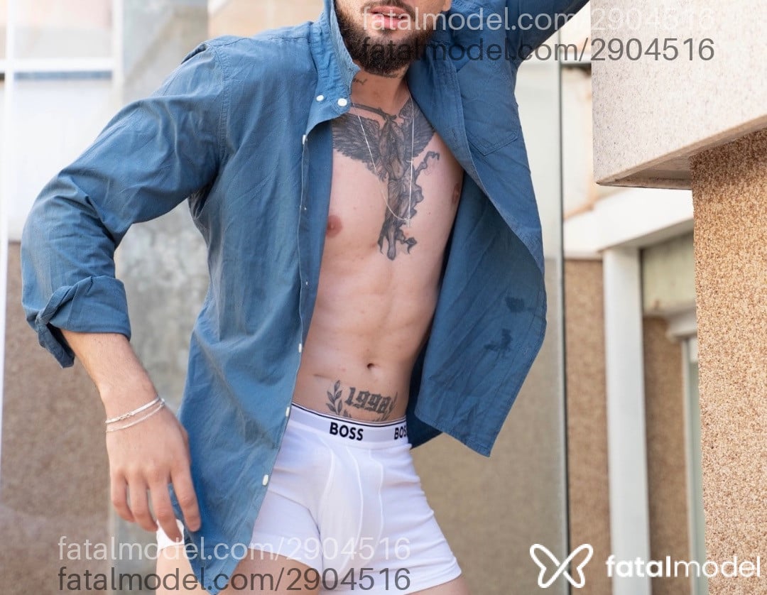 Acompanhante homem com cabelo castanho de olhos mel em São Paulo Acompanhante homem com cabelo castanho de olhos mel em São Paulo - Matheo Guerra