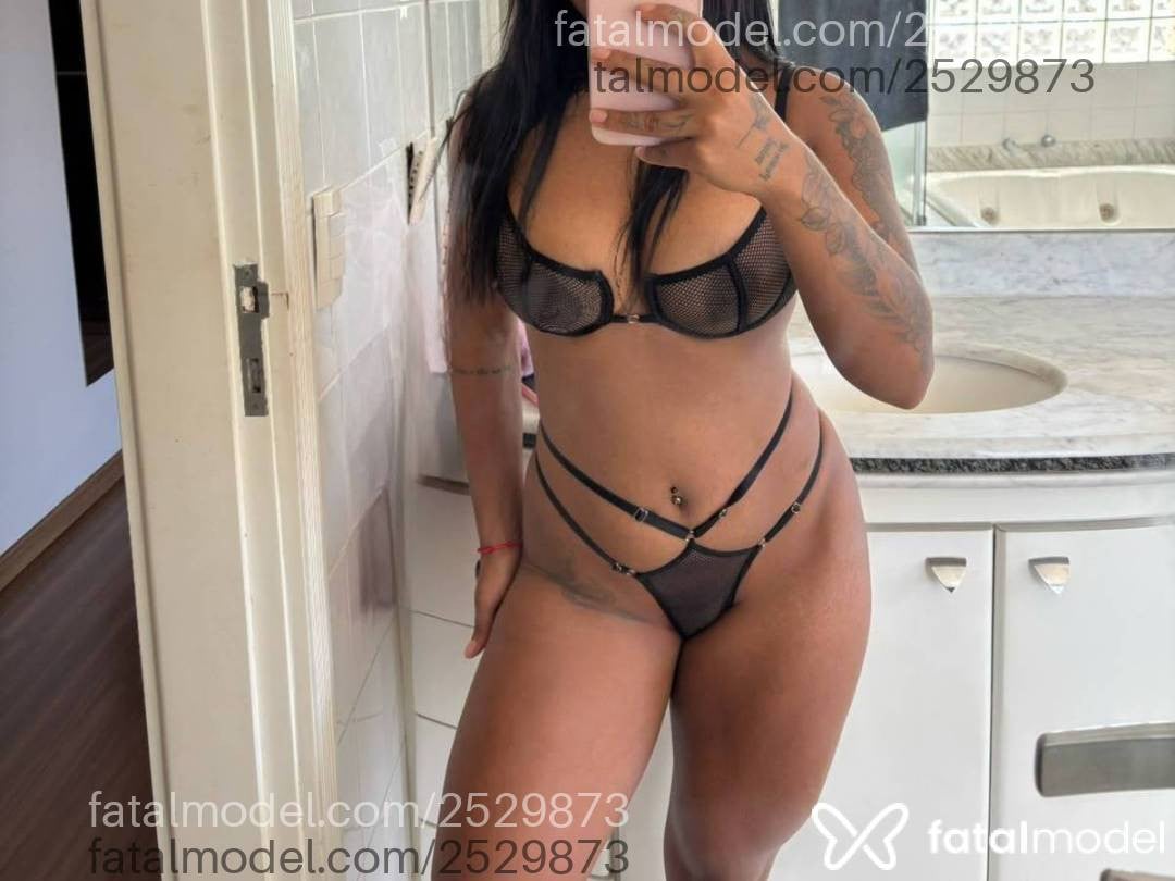 Acompanhante mulher morena (o) de olhos castanhos - Larissa