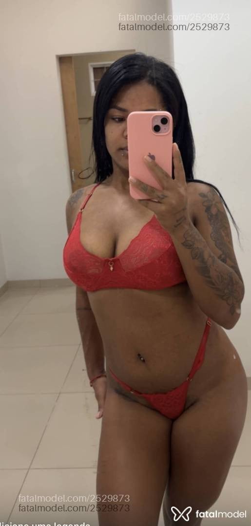 Acompanhante mulher morena (o) de olhos castanhos - Larissa