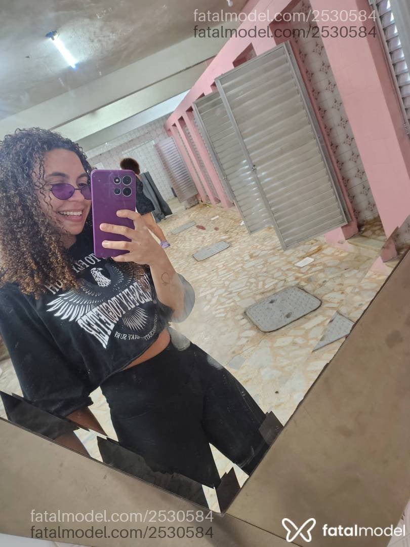 Acompanhante mulher com cabelo castanho de olhos pretos em Virtual - Chaverinho