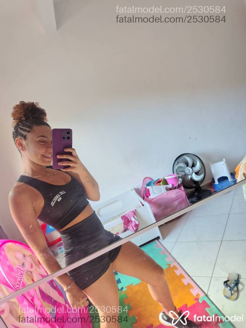 Acompanhante mulher com cabelo castanho de olhos pretos em Virtual - Chaverinho