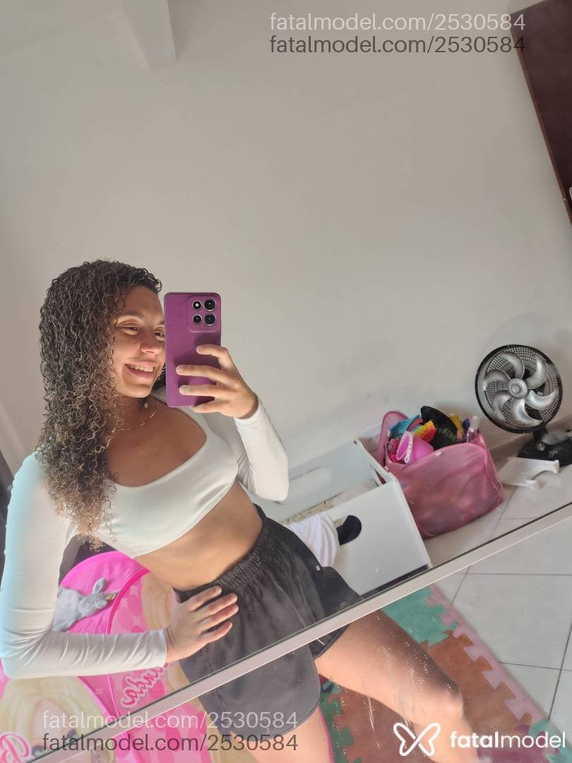 Acompanhante mulher com cabelo castanho de olhos pretos em Virtual - Chaverinho