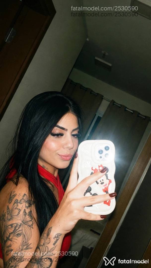 Acompanhante mulher morena (o) de olhos pretos - Isa Marchezanni