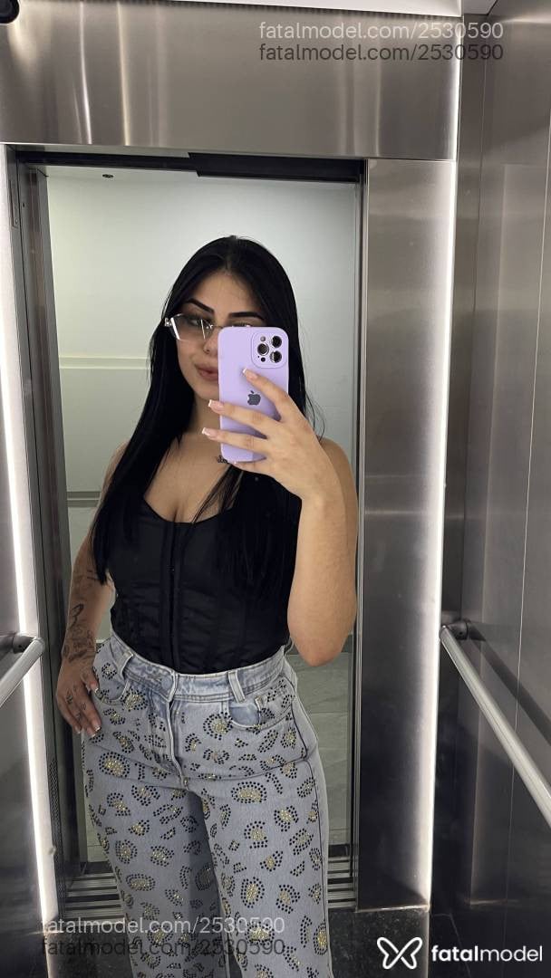 Acompanhante mulher morena (o) de olhos pretos - Isa Marchezanni