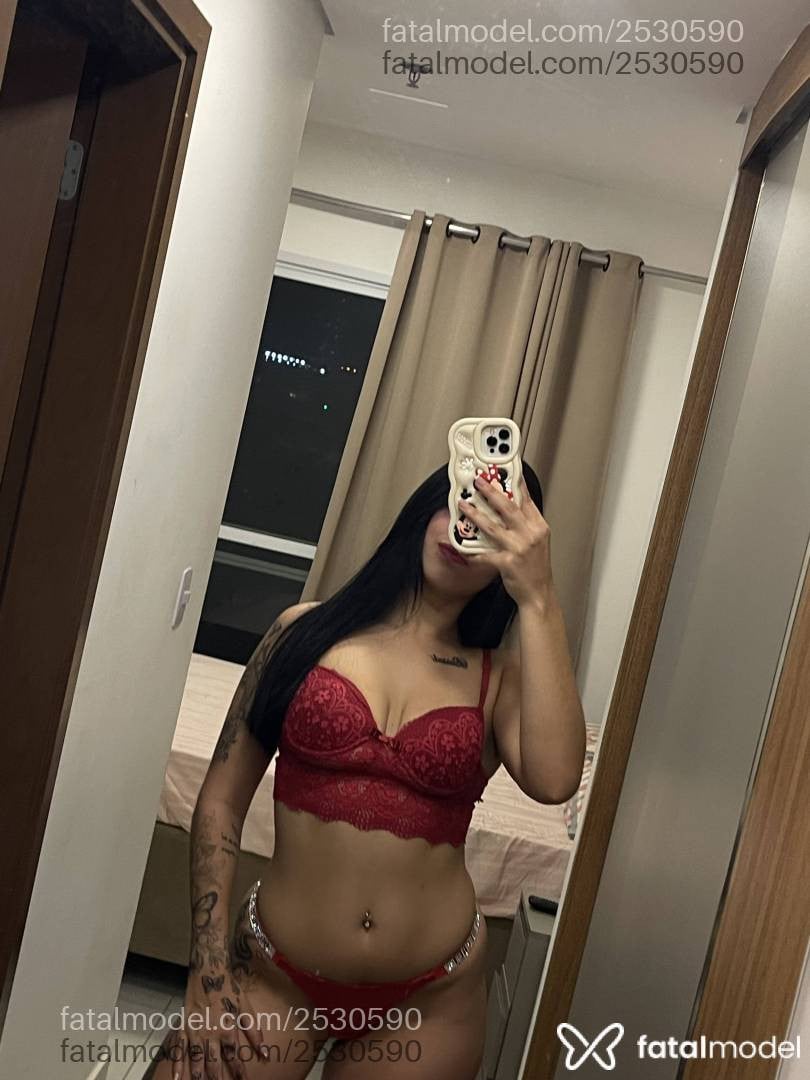 Acompanhante mulher morena (o) de olhos pretos - Isa Marchezanni