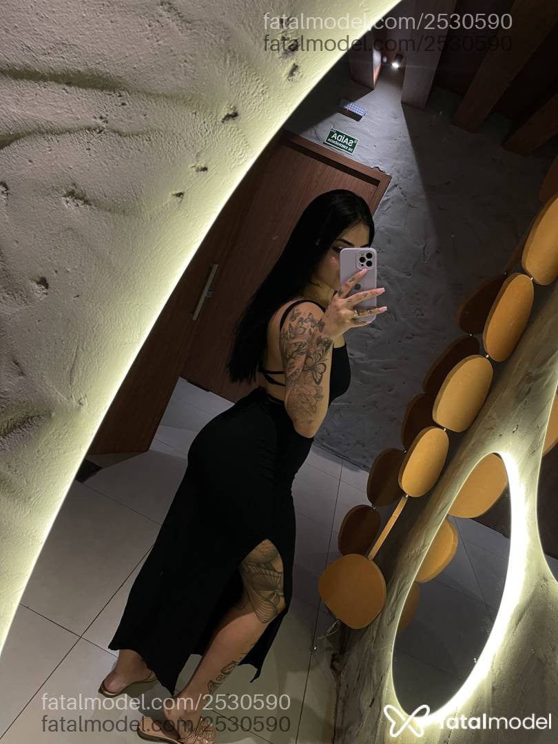 Acompanhante mulher morena (o) de olhos pretos - Isa Marchezanni