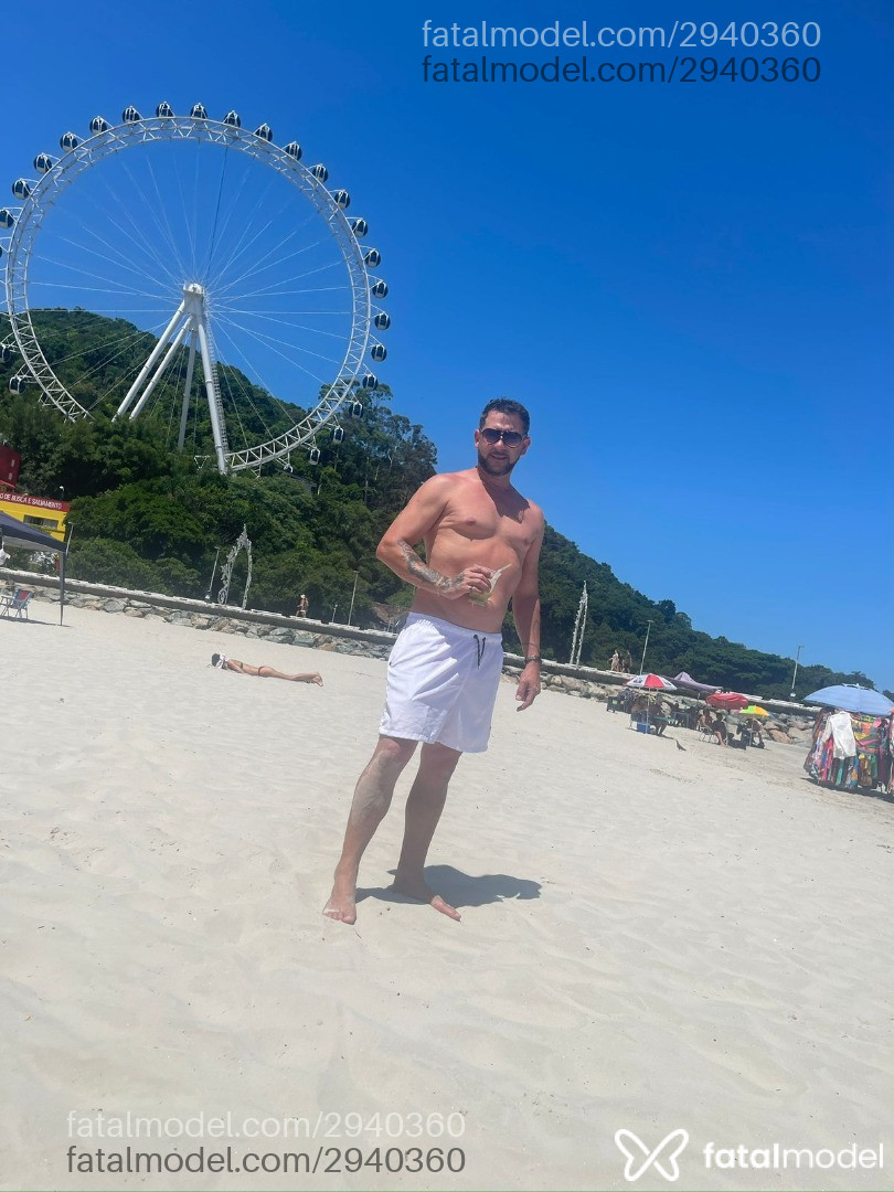 Acompanhante homem com cabelo castanho de olhos castanhos em Tramandaí Acompanhante homem com cabelo castanho de olhos castanhos em Tramandaí - Thiago