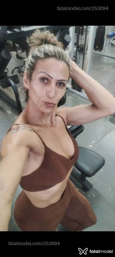Acompanhante homem trans loira (o) de olhos castanhos em Bebedouro - Natasha