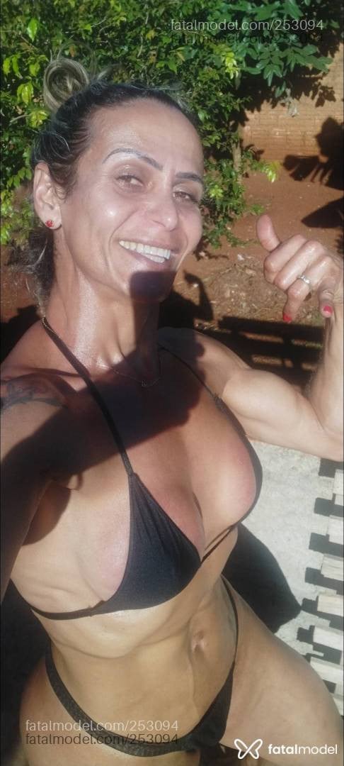 Acompanhante homem trans loira (o) de olhos castanhos - Natasha
