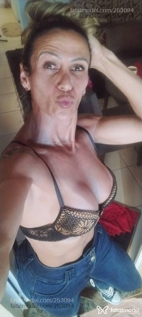 Acompanhante homem trans loira (o) de olhos castanhos - Natasha