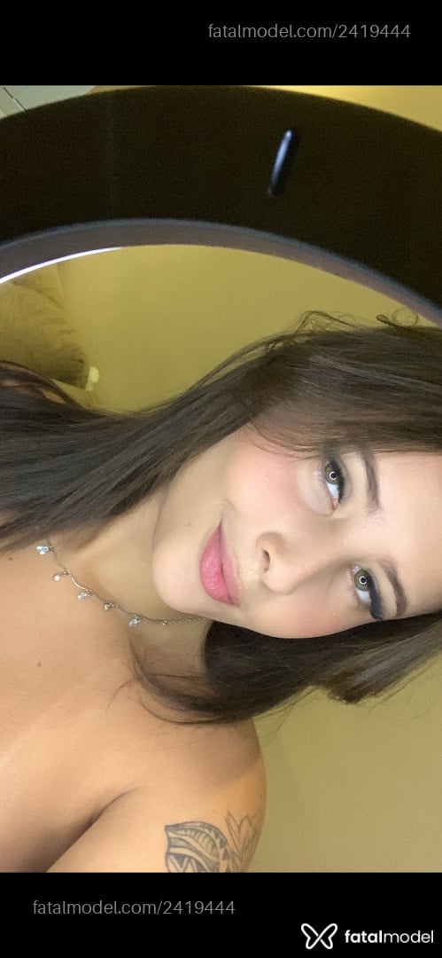 Acompanhante mulher com cabelo castanho de olhos mel em Itabirito Acompanhante mulher com cabelo castanho de olhos mel em Itabirito - Isa Gomes
