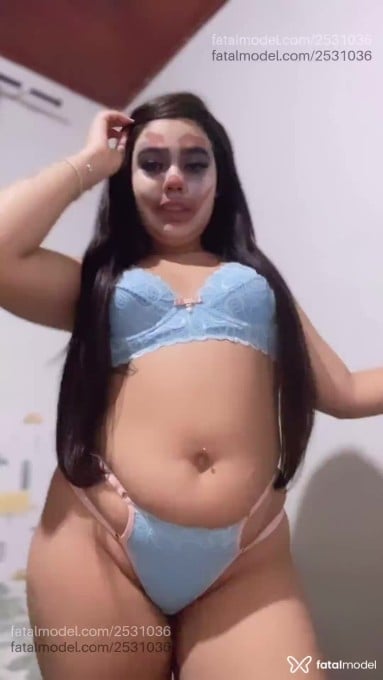 Acompanhante mulher com cabelo castanho de olhos castanhos - Alice Acompanhante mulher com cabelo castanho de olhos castanhos - Alice